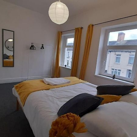 Spacious 4 Bedroom, Free Netflix, Central Location Кардиф Екстериор снимка