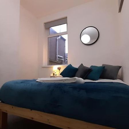Spacious 4 Bedroom, Free Netflix, Central Location Кардиф Екстериор снимка