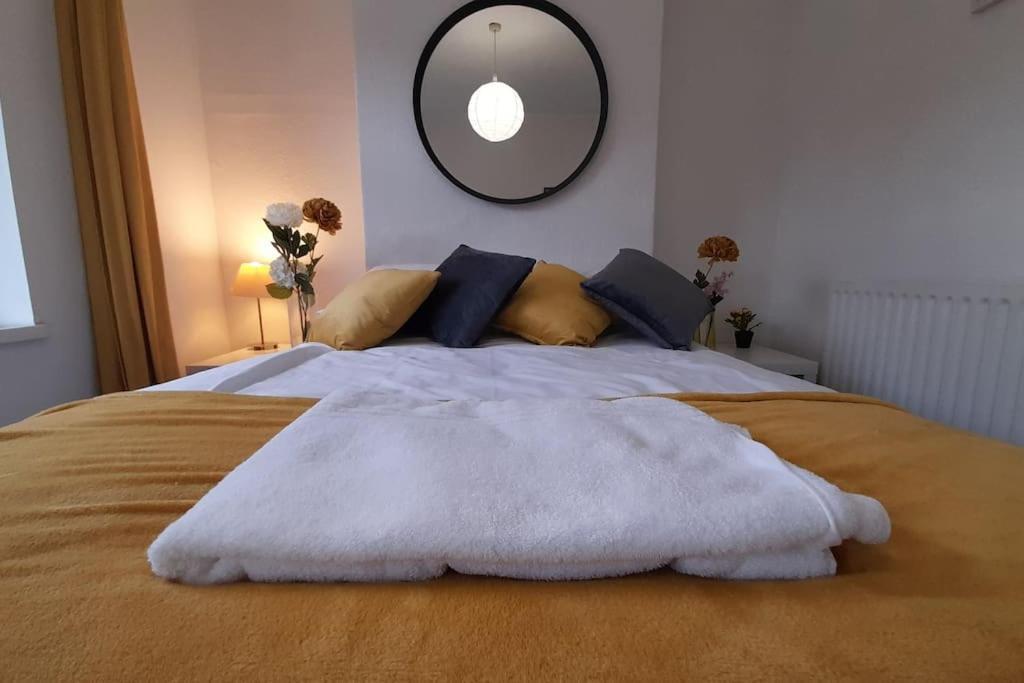 Spacious 4 Bedroom, Free Netflix, Central Location Кардиф Екстериор снимка
