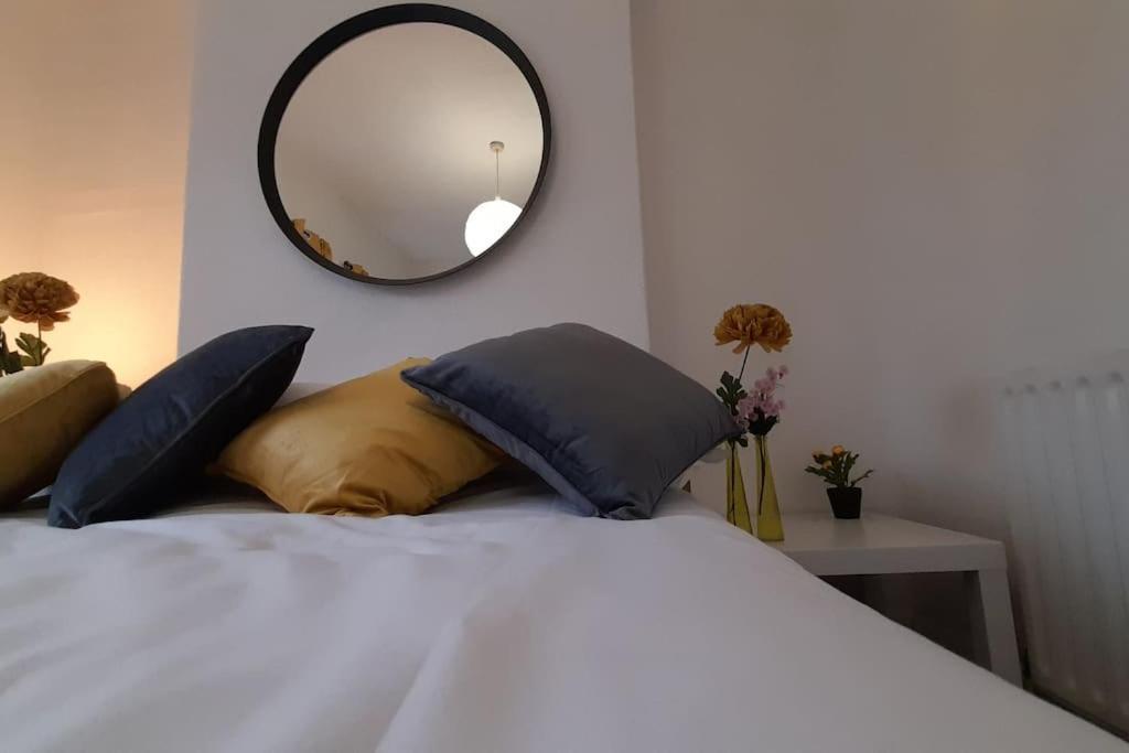Spacious 4 Bedroom, Free Netflix, Central Location Кардиф Екстериор снимка