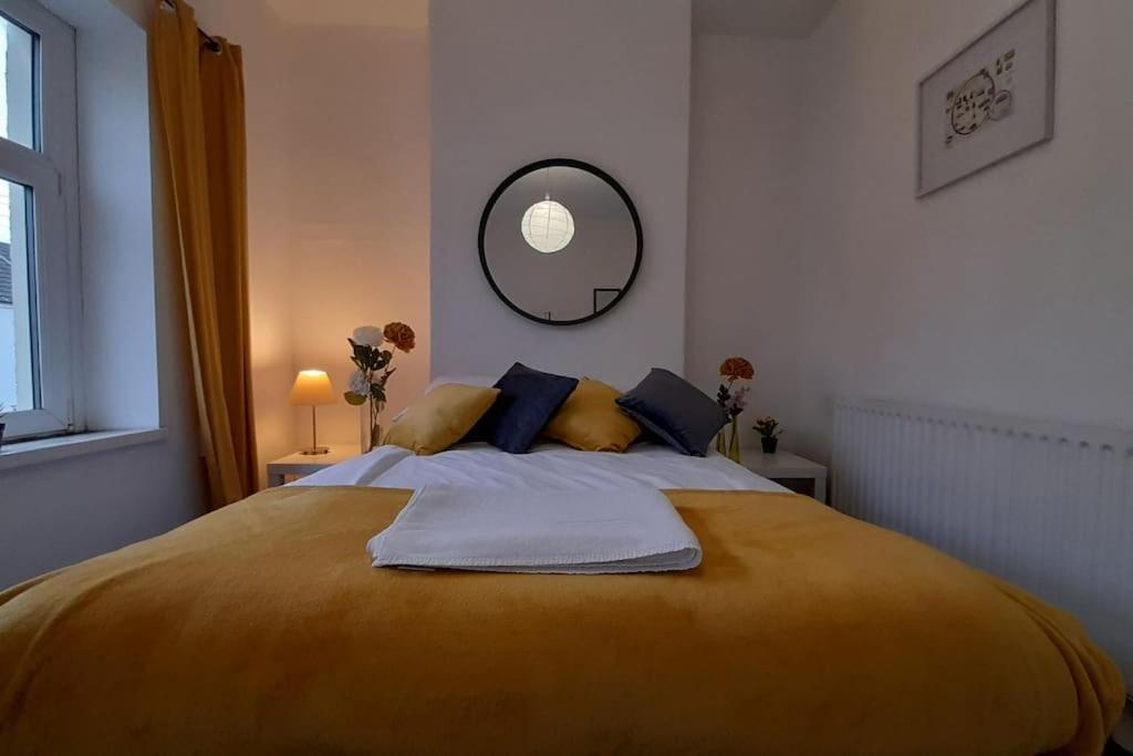 Spacious 4 Bedroom, Free Netflix, Central Location Кардиф Екстериор снимка