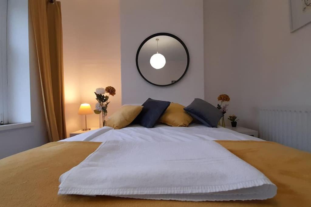 Spacious 4 Bedroom, Free Netflix, Central Location Кардиф Екстериор снимка