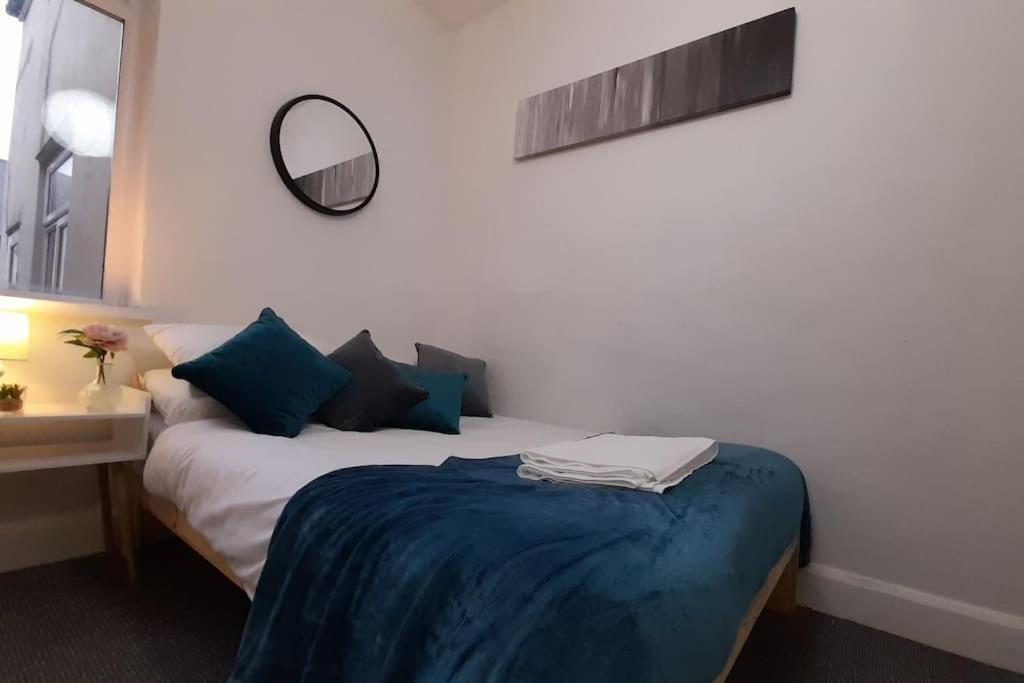 Spacious 4 Bedroom, Free Netflix, Central Location Кардиф Екстериор снимка